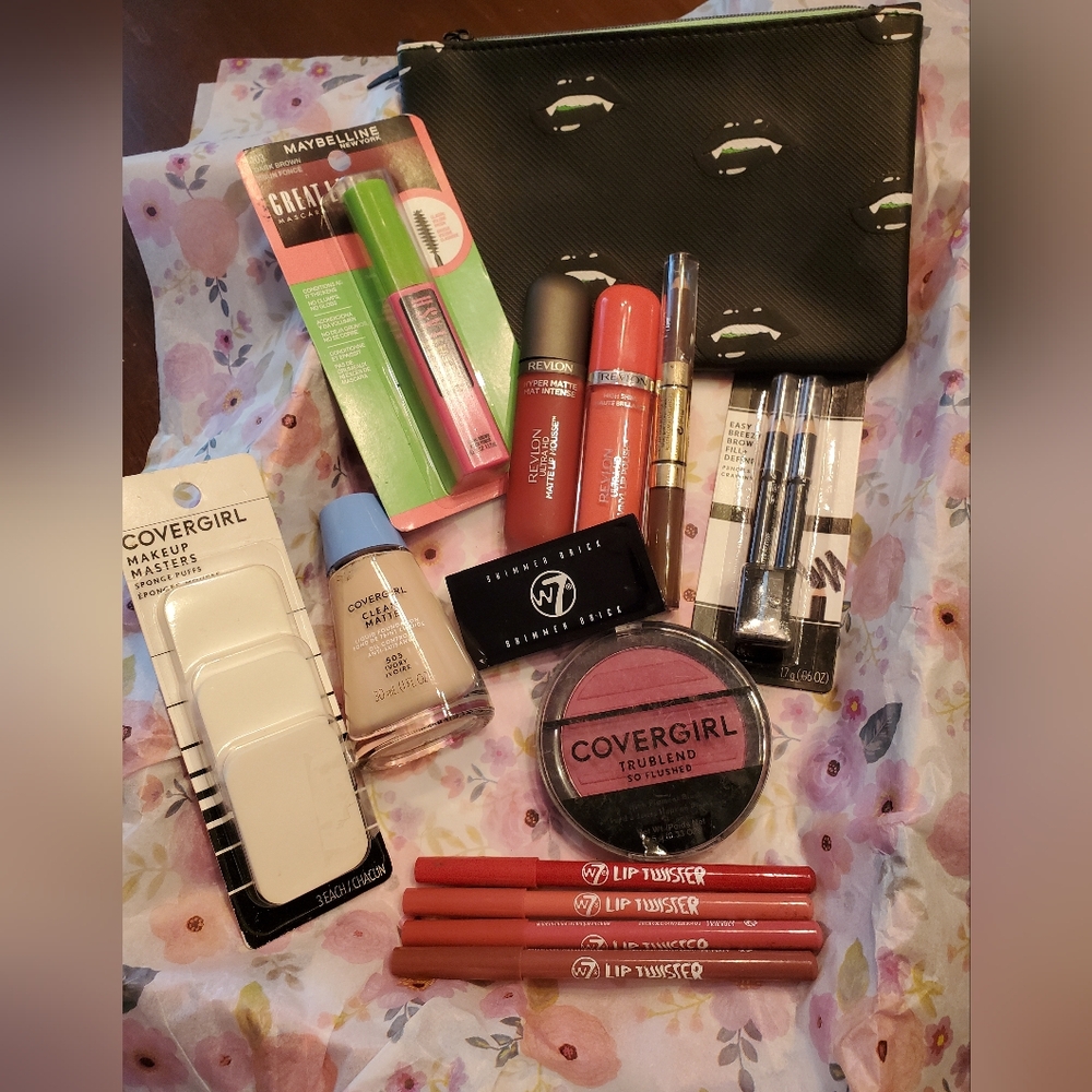10 Piece Makeup Bundle w/ Ipsy Black Vampire Lips/Black Makeup Bag